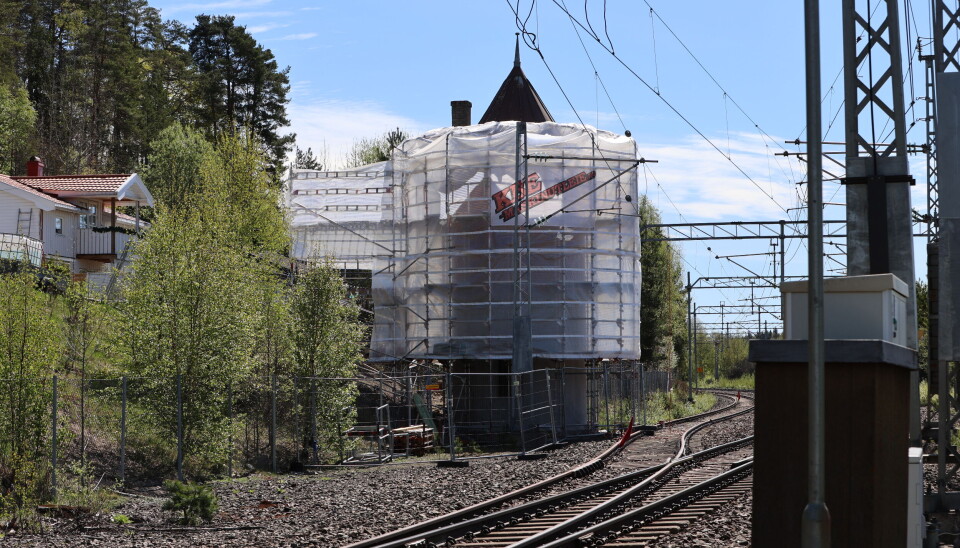 Det gamle vanntårnet ved Skotterud stasjon restaureres.