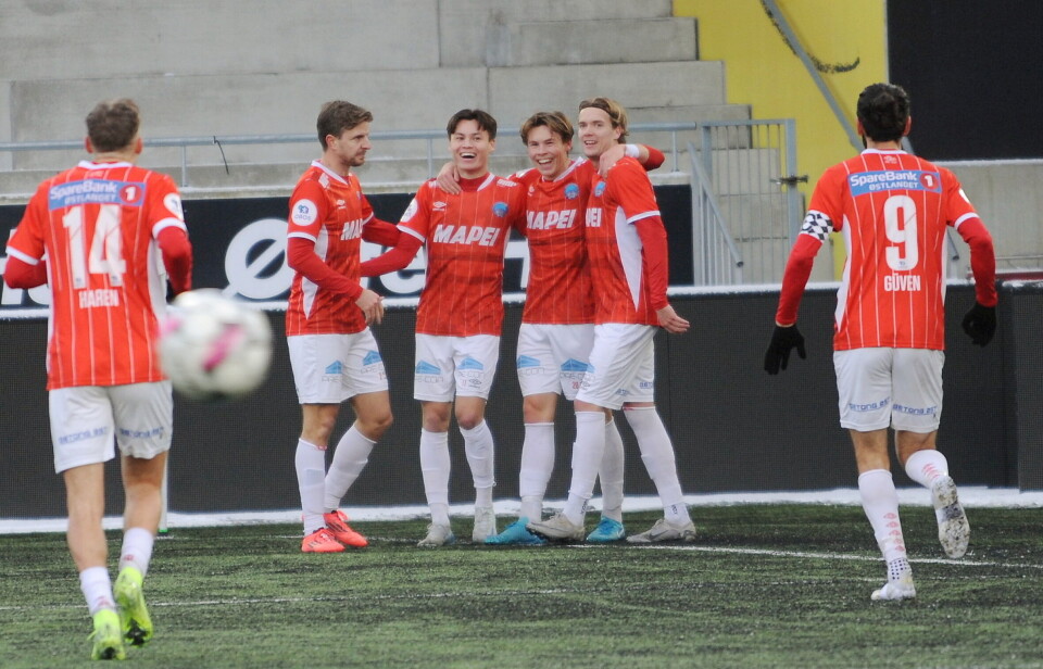 Jubel og seiersglede for Lucas Ravn-Haren (f.v.), Joel Nilsson, Noa Williams, tomålsscorer Jesper Grundt, Andreas Dybevik og kaptein Adem Güven.