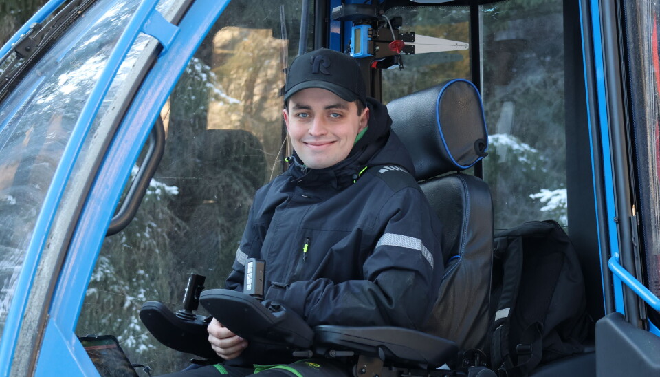 I fjor høst bestemte Tor Håkon Melby fra Tobøl seg for å følge drømmen og starte eget. Nå er han daglig leder og eier av firmaet Melby Skog AS som med sine to skogsmaskiner driver tynningshogst. Mann sittende bak spakene i en skogsmaskin