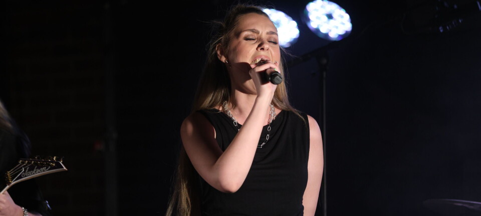 Lily Löwe slapp ny låt til Halloween