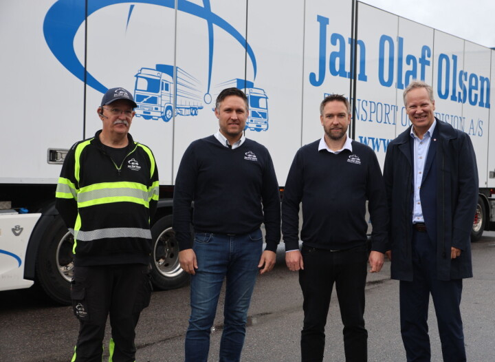 Jan Olaf Olsen transport fortalte til samferdselsministeren om problemene som oppstår ved grensen. F.v. Nils Fredrik Nygren, Jan Marius Olsen, Thomas Olsen og Jan Ivar Nygård (Ap).