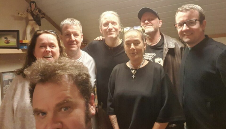 Håkon Hauer, Monika Walter, Magnus Møllerbråten, Einar Olsen, Bjørn 'Botan' Rønhovde, June Maribo Rønhovde og Pål Møllerbråten hyller musikken til John Fogerty i konsert på rådhuset på Skotterud.