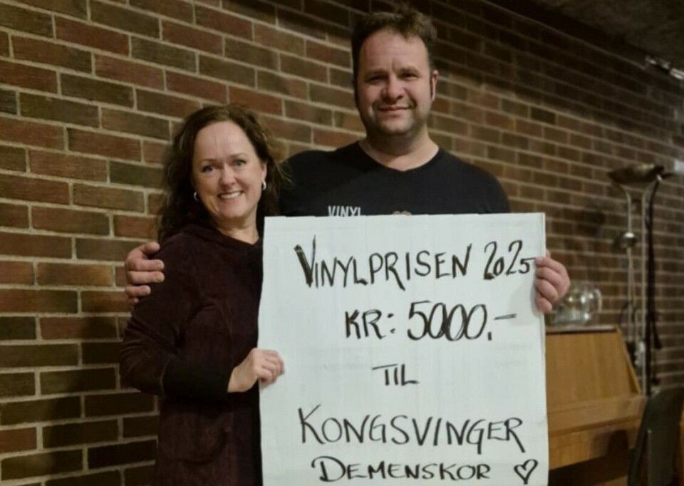 Monika Walter og Håkon Hauer tok imot vinylprisen for Kongsvinger demenskor.