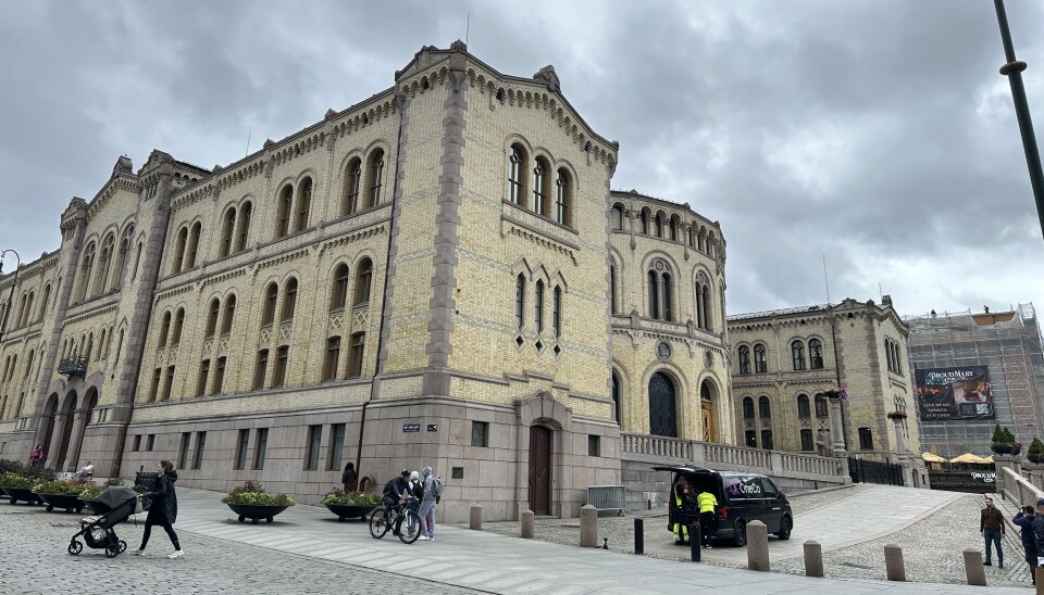 En eidskoging er dømt for å ha truet med å sprenge Stortinget. Truslene ble sendt i e-post til to politikere, deriblant en fra Innlandet. Stortinget