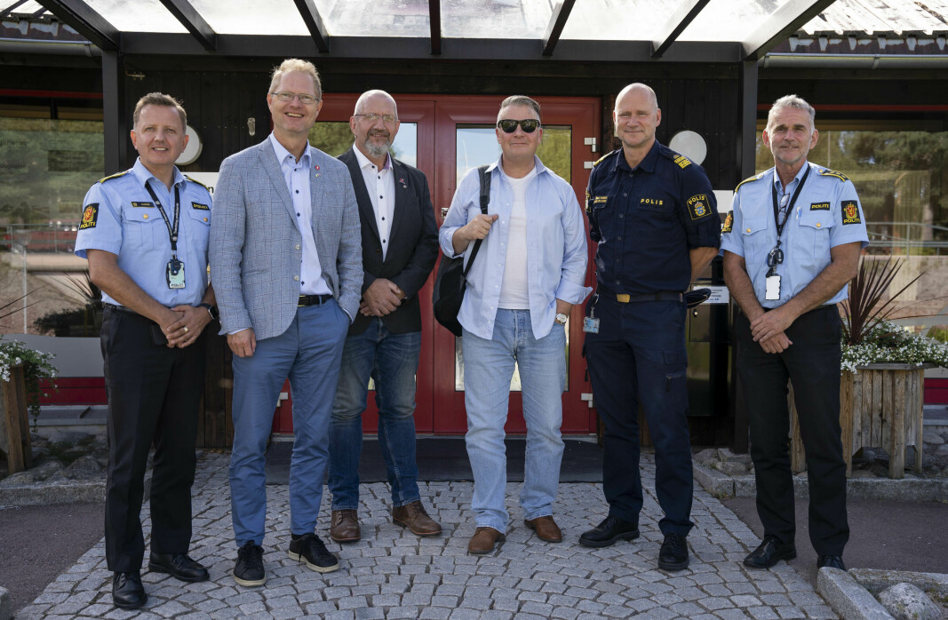 Medlemmer av FRP var mandag og besøkte den nye politistasjonen ved grensen mellom Norge og Sverige. (f.v) Bjørn Ellingsen, Tor André Johnsen, Sten Gjermund Fjeldskogen, Per-Willy Amundsen, Jonas Wendel og Gjermund Thoresen.