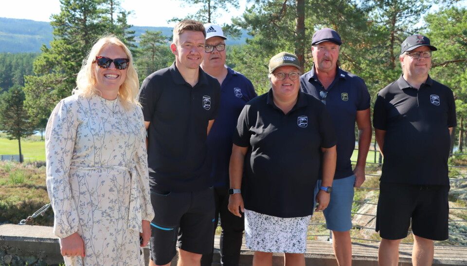 Ordfører Kamille Thue (f.v.) gleder seg over at det kommer nye golfere til fra Eidskog gjennom Frisklivssentralens innsats. Her representert med Petter Linstad fra Frisklivssentralen, Erik Torkildsbråten, Tone Samsonstuen, Håvard Høgda og Dag Frode Korsmo.