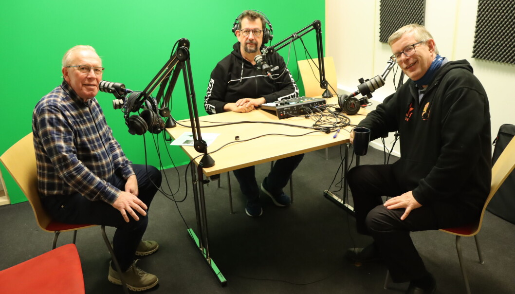 Nils Oscar Ottesen (t.v.) er ukens gjest hos Lars Ovlien og Øivind Roos. Nils Oscar Ottesen (t.v.) er ukens gjest hos Lars Ovlien og Øivind Roos.