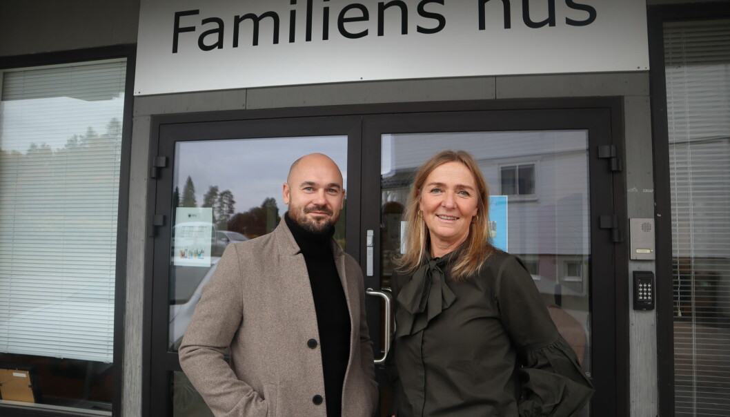 Daniel Karlsen og Ragnhild Hegerberg Fagerheim jobber nesten døgnet rundt for å ta vare på flyktningene.