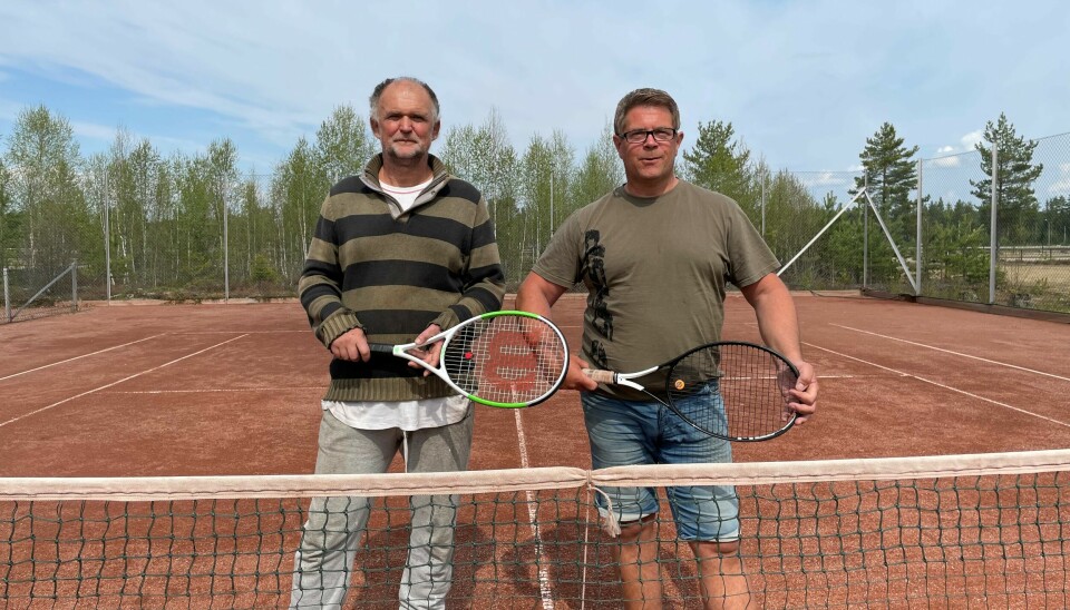 Ildsjelene i Eidskog tennisklubb, Mili Tomick (t.v.) og Bjørn Eirik Vesterås, ønsker seg enda mer aktivitet på banene, og vil derfor arrangere turneringer i fremtiden.