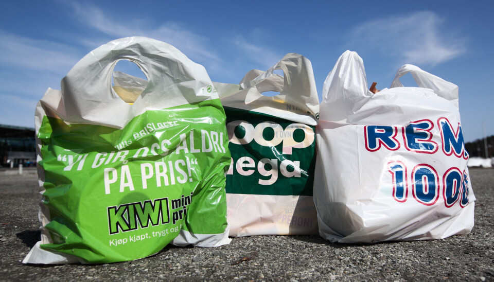 Fra i dag blir plastposene dyrere.