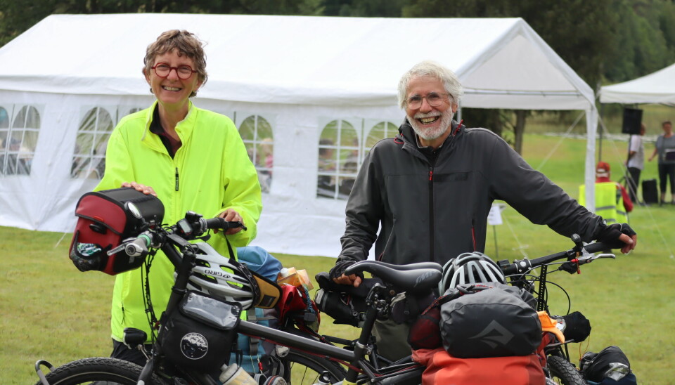 Smilene til Marie og Philippe Bardet sitter løst når de er ute på sine lange sykkelturer.