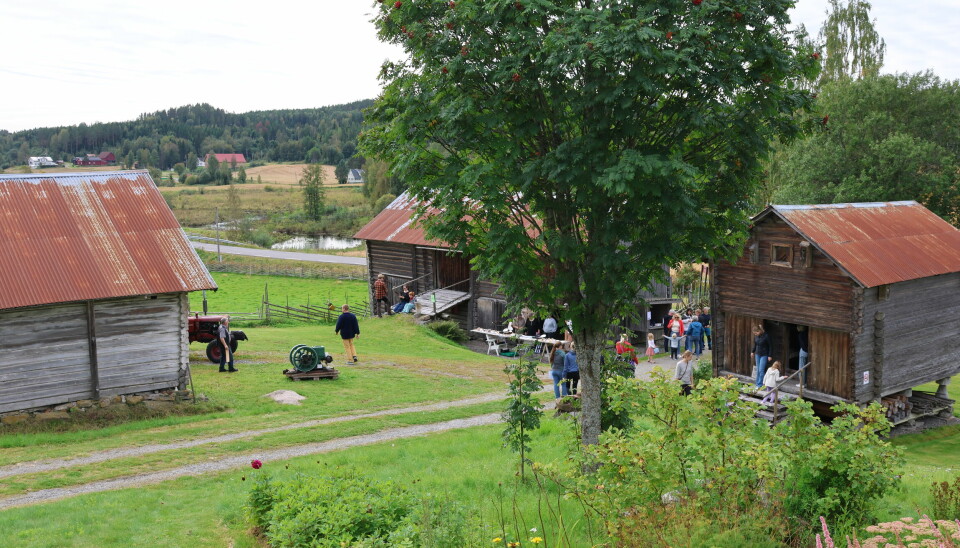 Mange tok turen innom Almenninga på Vestmarka søndag.
