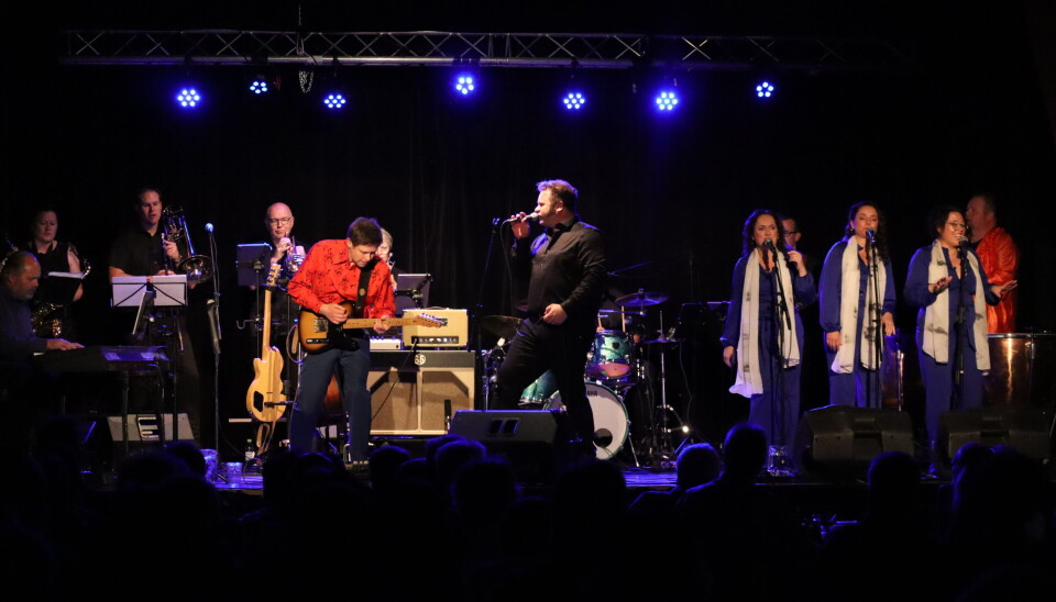 For The Heart Band hyller Elvis på det som ville ha vært hans 90-årsdag. Det skjer med konsert i Rådhusteatret på Kongsvinger. Fire dager senere besøker bandet Vestmarka kirke.