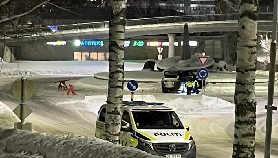 I Sundehjørnet på Kongsvinger stoppet biljakten som førte til at politiet har gått til pågripelse av totalt sju personer i en bortføringssak.