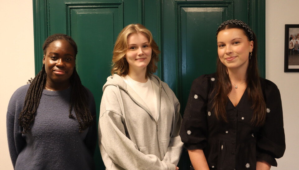 Katharina Udoka Ukachukwu, Cine Fagernæs Tråstadkjølen og Ingrid Walberg Nilsen fra elevrådet på Øvrebyen videregående skole håper at deres nye tiltak kan hjelpe til med å redusere eksludering.